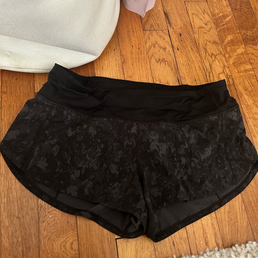 Lululemon Speed Up 2.5” Shorts- Black Snake Skin Print
